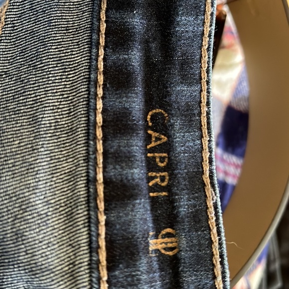 Jennifer Lopez size 6 petite capris - Picture 5 of 6